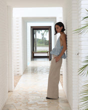 Carregar imagem no visualizador da galeria, Blusa Peplum - Renda Flores Azuis