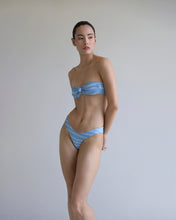 Carregar imagem no visualizador da galeria, Biquíni Tanga Asa Delta - Estampa Listrado Azul