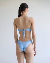 Carregar imagem no visualizador da galeria, Biquíni Tanga Asa Delta - Estampa Listrado Azul