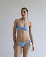 Carregar imagem no visualizador da galeria, Biquíni Tanga Triângulo - Estampa Listrado Azul