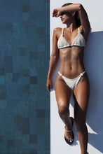 Carregar imagem no visualizador da galeria, Biquíni Tanga Alça Fixa Duo Passante - Off-White Textura