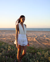 Carregar imagem no visualizador da galeria, Mini Saia Peplum c/ Short - Renda Branca