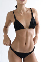 Carregar imagem no visualizador da galeria, Biquíni Top Triângulo Rolitês - Black Creponado