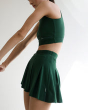 Carregar imagem no visualizador da galeria, Saia Esportiva Pregas c/ Short Fixo - Verde Bandeira Piquet