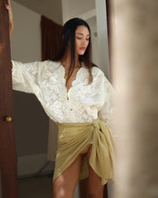 Carregar imagem no visualizador da galeria, Camisa Renda Localizada - Renda Off-White