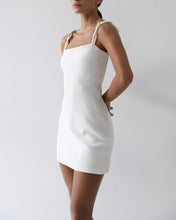 Carregar imagem no visualizador da galeria, Vestido Curto Alça Argolas - Off-White Creponado