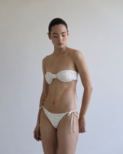 Carregar imagem no visualizador da galeria, Biquíni Tanga Triângulo - Estampa Riscos Creamy