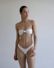 Carregar imagem no visualizador da galeria, Biquíni Tanga Asa Delta - Estampa Riscos Creamy