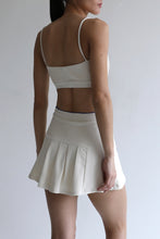 Carregar imagem no visualizador da galeria, Saia Pregas c/ Short Fixo - Off-White Piquet