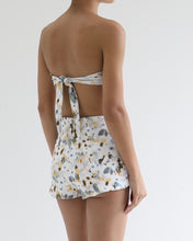 Carregar imagem no visualizador da galeria, Mini Short - Flores Fundo Branco Creponado