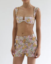 Carregar imagem no visualizador da galeria, Short Curto Reto Cós Baixo - Floral Vintage