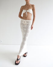 Carregar imagem no visualizador da galeria, Saia Longa Reta Cós Baixo - Crochet Off-White