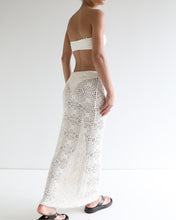 Carregar imagem no visualizador da galeria, Saia Longa Reta Cós Baixo - Crochet Off-White