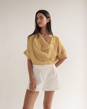 Carregar imagem no visualizador da galeria, Camisa Gola Drapeada Botões - Nozes