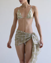 Carregar imagem no visualizador da galeria, Pareô - Estampa Argolas Fundo Verde