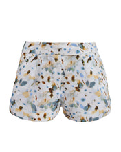 Carregar imagem no visualizador da galeria, Short Curto Reto - Flores Fundo Branco