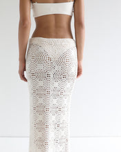 Carregar imagem no visualizador da galeria, Saia Longa Reta Cós Baixo - Crochet Off-White
