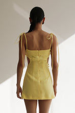 Carregar imagem no visualizador da galeria, Vestido Curto Recorte Lunar - Linho Amarelo Manteiga