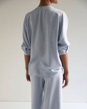 Carregar imagem no visualizador da galeria, Camisa Bata Recortes - Azul Claro Texturizado