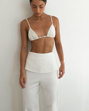 Carregar imagem no visualizador da galeria, Biquíni Top Triangulo Passantes - Off-White Creponado