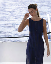 Carregar imagem no visualizador da galeria, Saída Cava Recortes Presponto - Tricô Azul Marinho