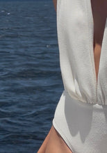 Carregar imagem no visualizador da galeria, Maiô Detalhe Costas - Off-White Creponado