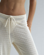 Carregar imagem no visualizador da galeria, Calça Reta Cós Baixo - Crochet Off-White