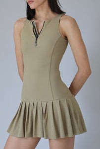 Vestido Pregas Decote Ziper c/ Short Avulso - Caqui Piquet