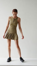 Carregar imagem no visualizador da galeria, Vestido Pregas Decote V c/ Short Avulso - Caqui Piquet
