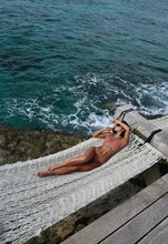 Carregar imagem no visualizador da galeria, Biquíni Top Ícone Estruturado Viés Robusto - Rosa Grená