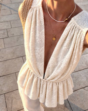 Carregar imagem no visualizador da galeria, Blusa Decote Profundo Peplum - Renda Off-White