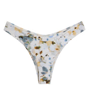 Carregar imagem no visualizador da galeria, Biquíni Tanga Asa Delta - Flores Fundo Branco