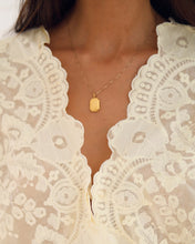 Carregar imagem no visualizador da galeria, Camisa Renda Localizada - Renda Off-White