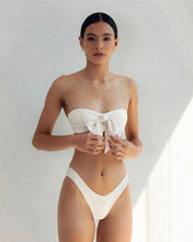 Carregar imagem no visualizador da galeria, Biquíni Tanga Asa Delta - Off-White