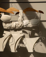 Carregar imagem no visualizador da galeria, Biquíni Tanga Asa Delta - Off-White